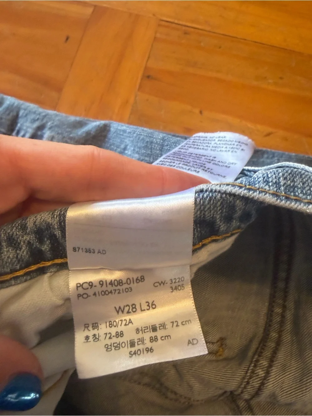 Levi's Relaxed Straight Jeans in Medium Blue Wash